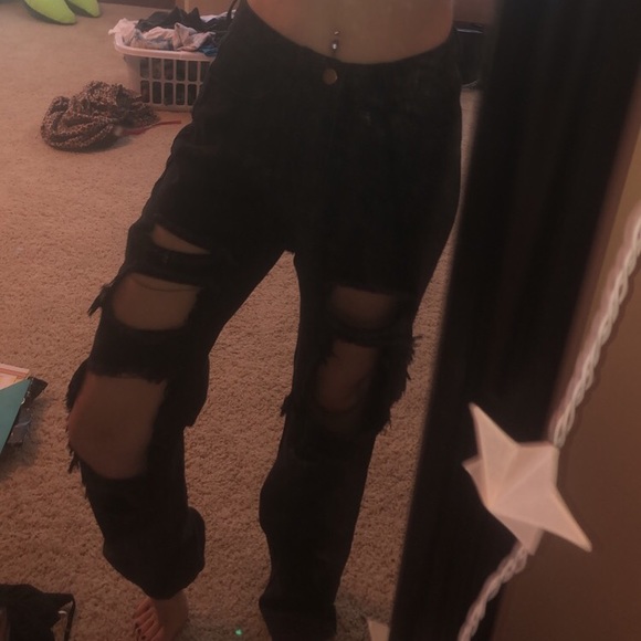 SHEIN Denim - Black Ripped Jeans